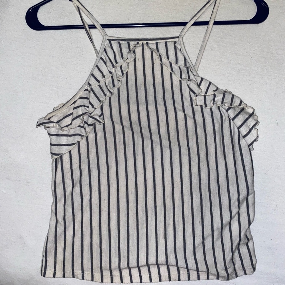 cute stripped tank top 🤍